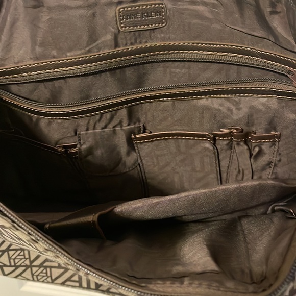 Anne Klein laptop tote. Has full zip pocket on outside and zip pocket inside. - Picture 4 of 4
